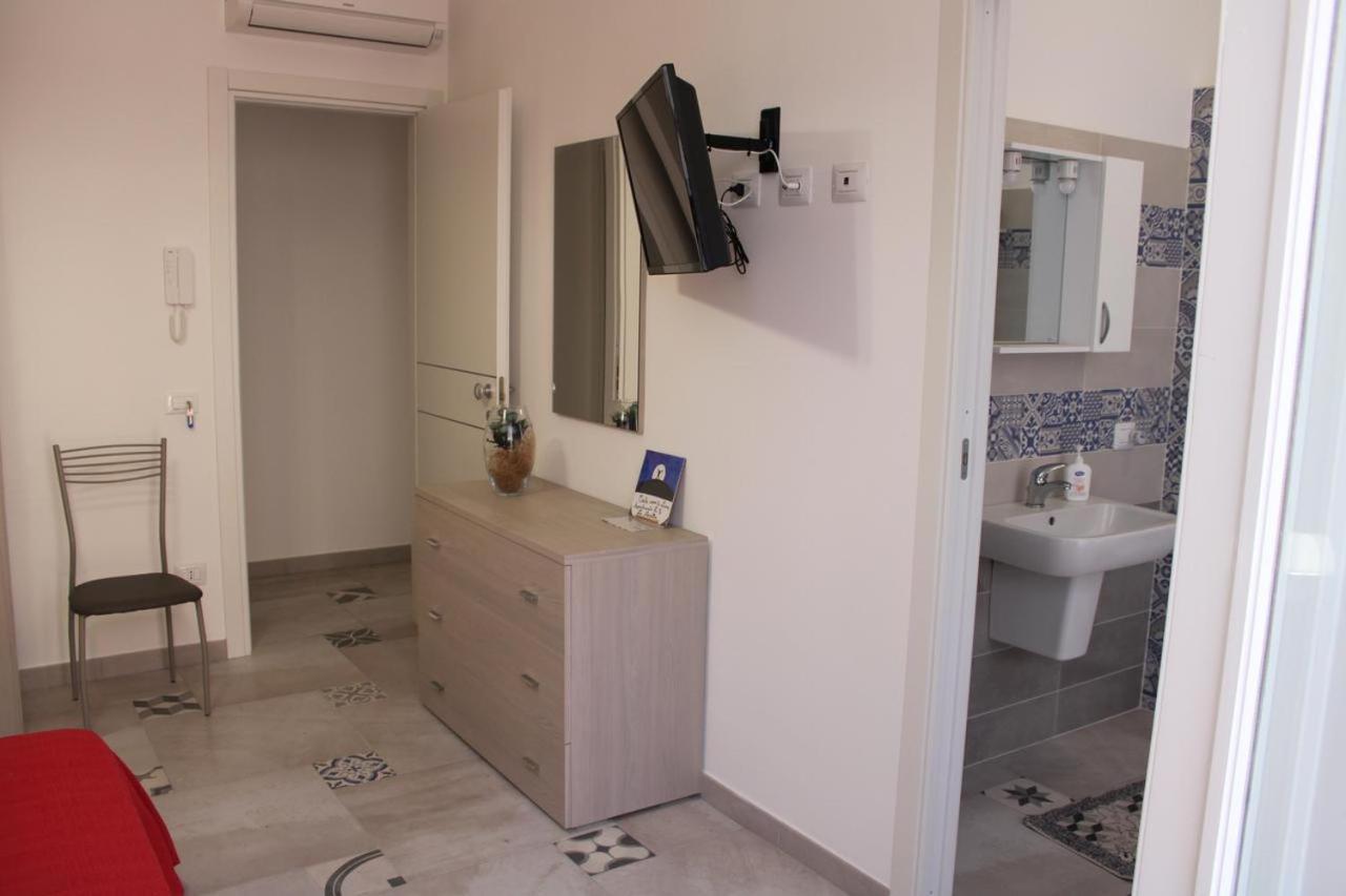 La Stanza Vicino Al Mare , Una Camera Da Letto E Bagno Con Balcone Vista Mare Lejlighed Balestrate Eksteriør billede